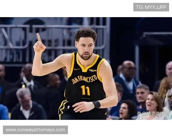 克莱·汤普森三分出手频次提升拉开空间，助勇士进攻效率显著改观